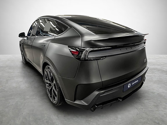 Tesla Model Y 3 of 5