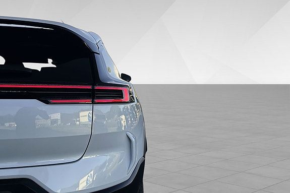 Polestar 3 7 of 30