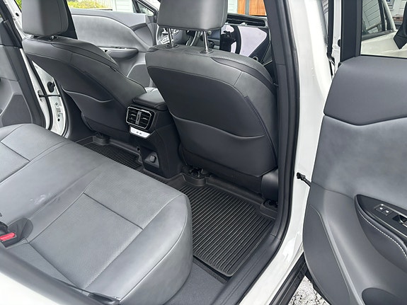 Lexus RZ450e 9 of 17