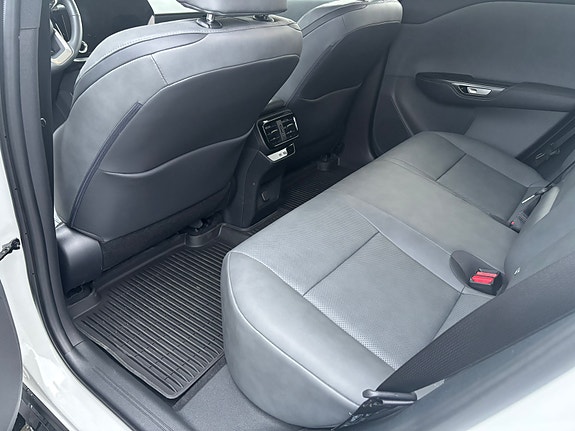 Lexus RZ450e 13 of 17