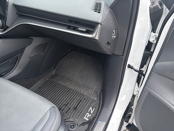 Lexus RZ450e 7 of 17