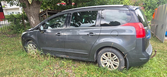 Peugeot 5008 5 of 12