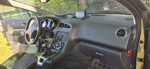 Peugeot 5008 9 of 12