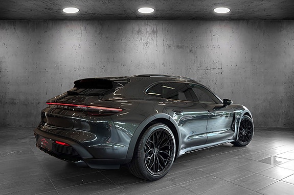 Porsche Taycan Cross Turismo 5 of 26