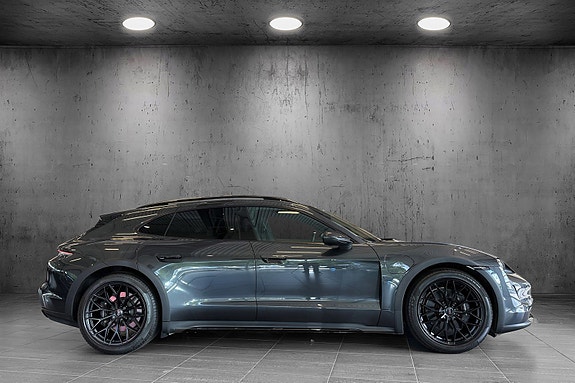 Porsche Taycan Cross Turismo 6 of 26
