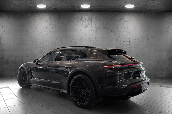 Porsche Taycan Cross Turismo 3 of 26