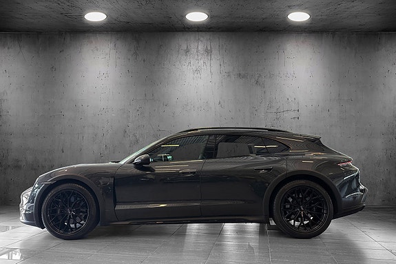 Porsche Taycan Cross Turismo 2 of 26