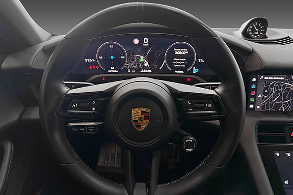 Porsche Taycan Cross Turismo 15 of 26