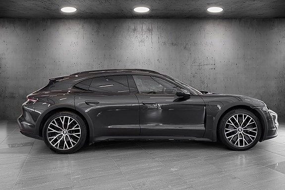 Porsche Taycan Cross Turismo 9 of 26