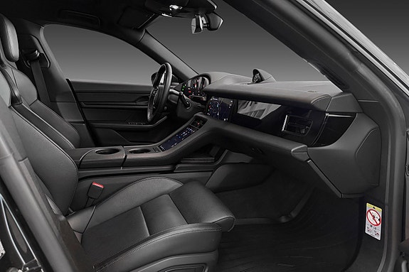 Porsche Taycan Cross Turismo 21 of 26