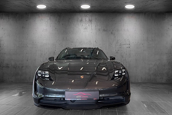 Porsche Taycan Cross Turismo 8 of 26