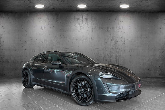 Porsche Taycan Cross Turismo 7 of 26
