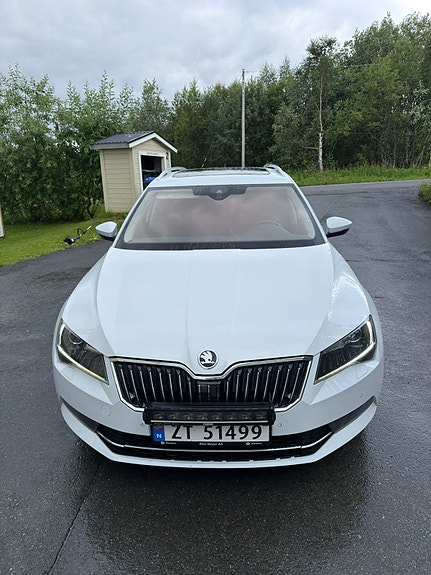 Skoda Superb 2 of 5