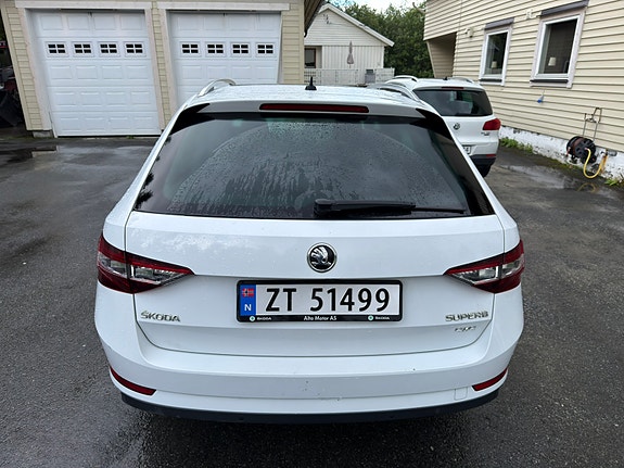 Skoda Superb 3 of 5