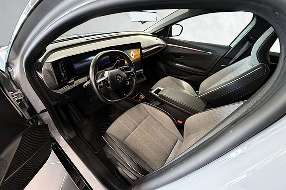 Moderne cockpit med digital skjerm