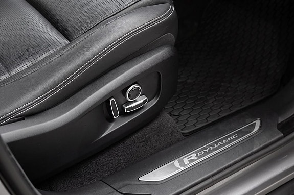 Jaguar F-PACE 17 of 30