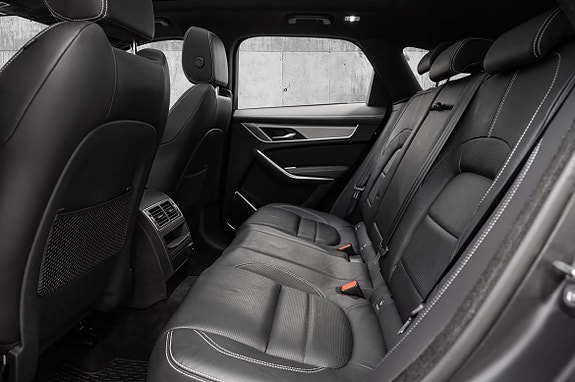 Jaguar F-PACE 14 of 30
