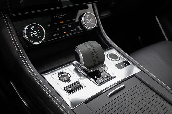 Jaguar F-PACE 28 of 30