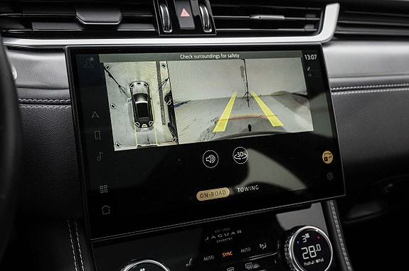 Jaguar F-PACE 27 of 30