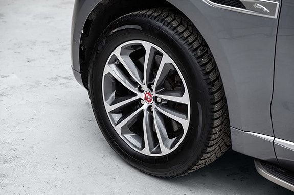 Jaguar F-PACE 9 of 30