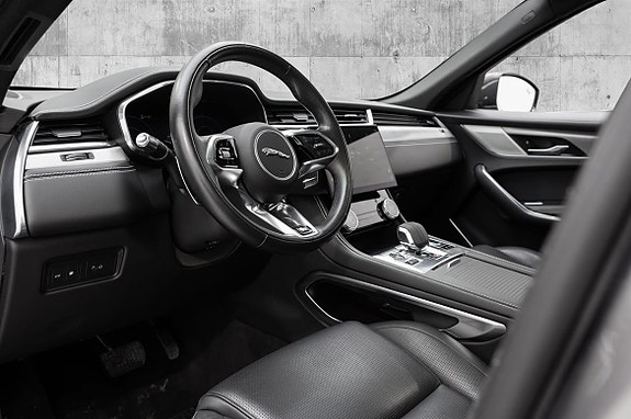 Jaguar F-PACE 10 of 30