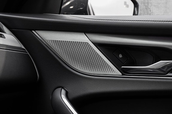 Jaguar F-PACE 13 of 30