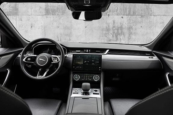 Jaguar F-PACE 21 of 30