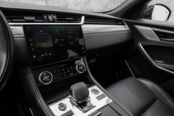 Jaguar F-PACE 26 of 30