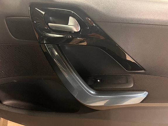 Peugeot 208 12 of 30