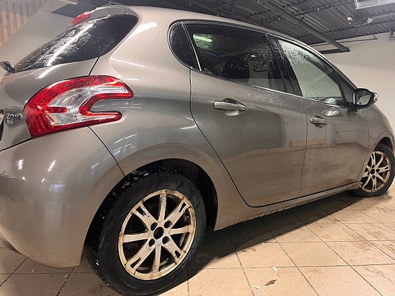 Peugeot 208 5 of 30