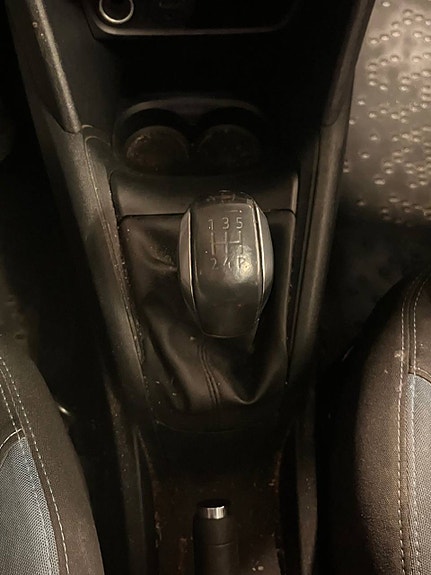 Peugeot 208 21 of 30