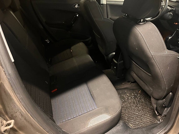 Peugeot 208 11 of 30