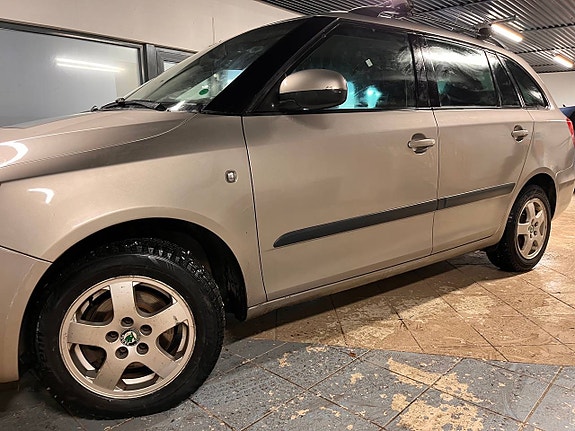 Skoda Fabia 2 of 23