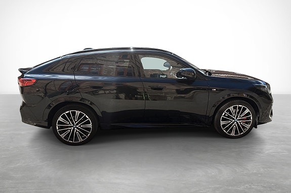 BMW iX2 5 of 23