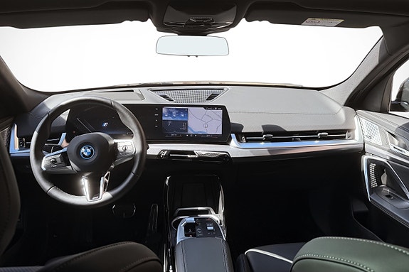 BMW iX2 11 of 23