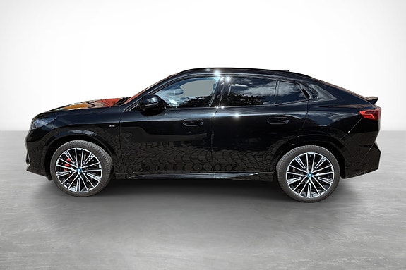 BMW iX2 7 of 23