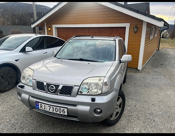 Nissan X-Trail 2 of 5