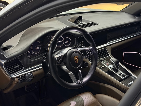 Porsche Panamera 4 15 of 22