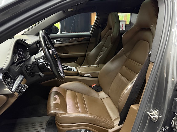 Porsche Panamera 4 14 of 22