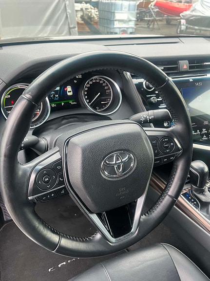 Toyota Camry 5 of 5