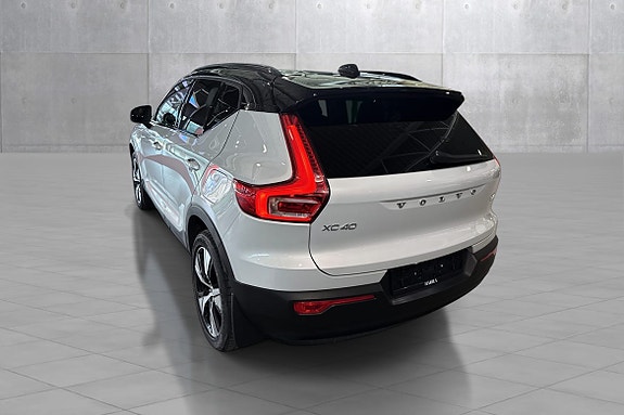 Volvo XC40 5 of 30