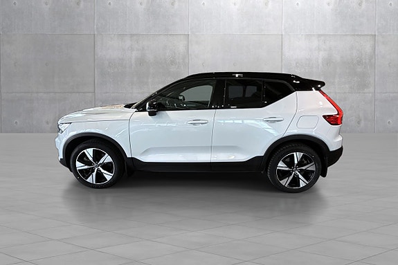 Volvo XC40 3 of 30