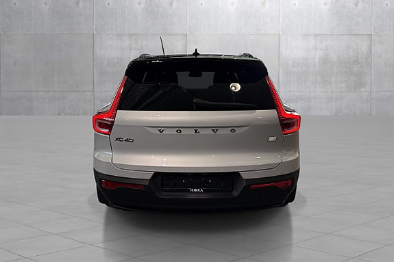 Volvo XC40 8 of 30
