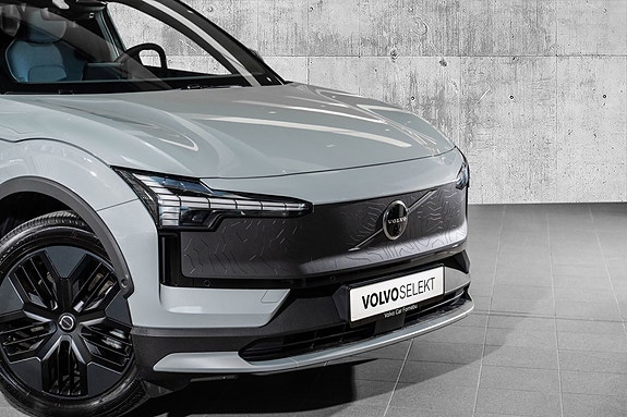 Volvo EX30 CC 2 of 5