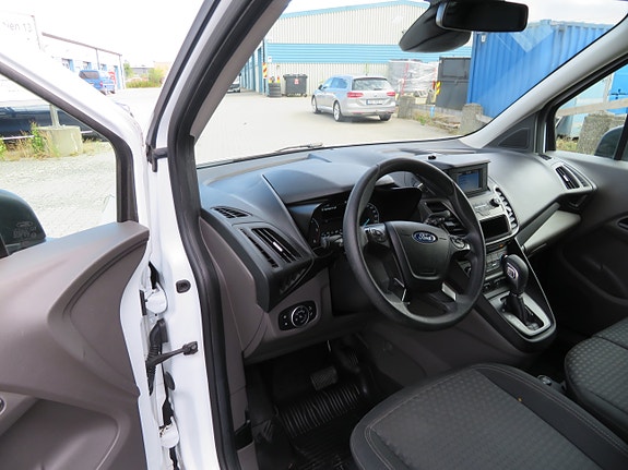 Ford Transit Connect 26 of 30