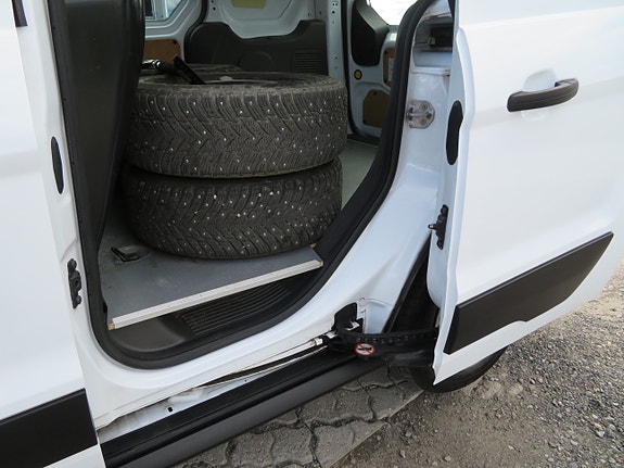 Ford Transit Connect 17 of 30