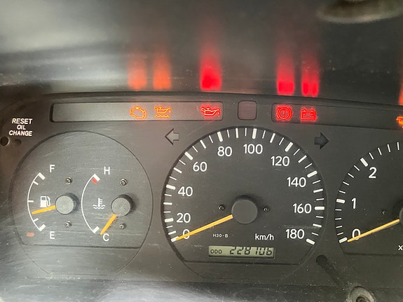 Toyota HiAce 9 of 12