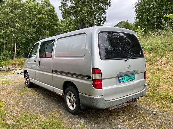 Toyota HiAce 2 of 5