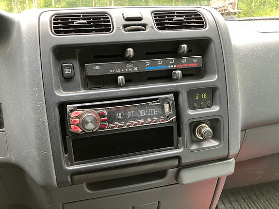 Toyota HiAce 10 of 12