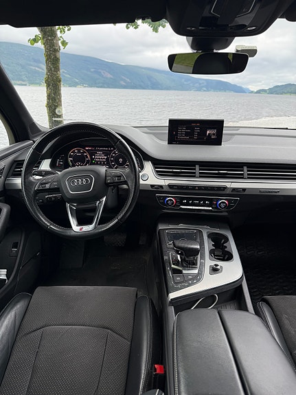 Audi Q7 3 of 5